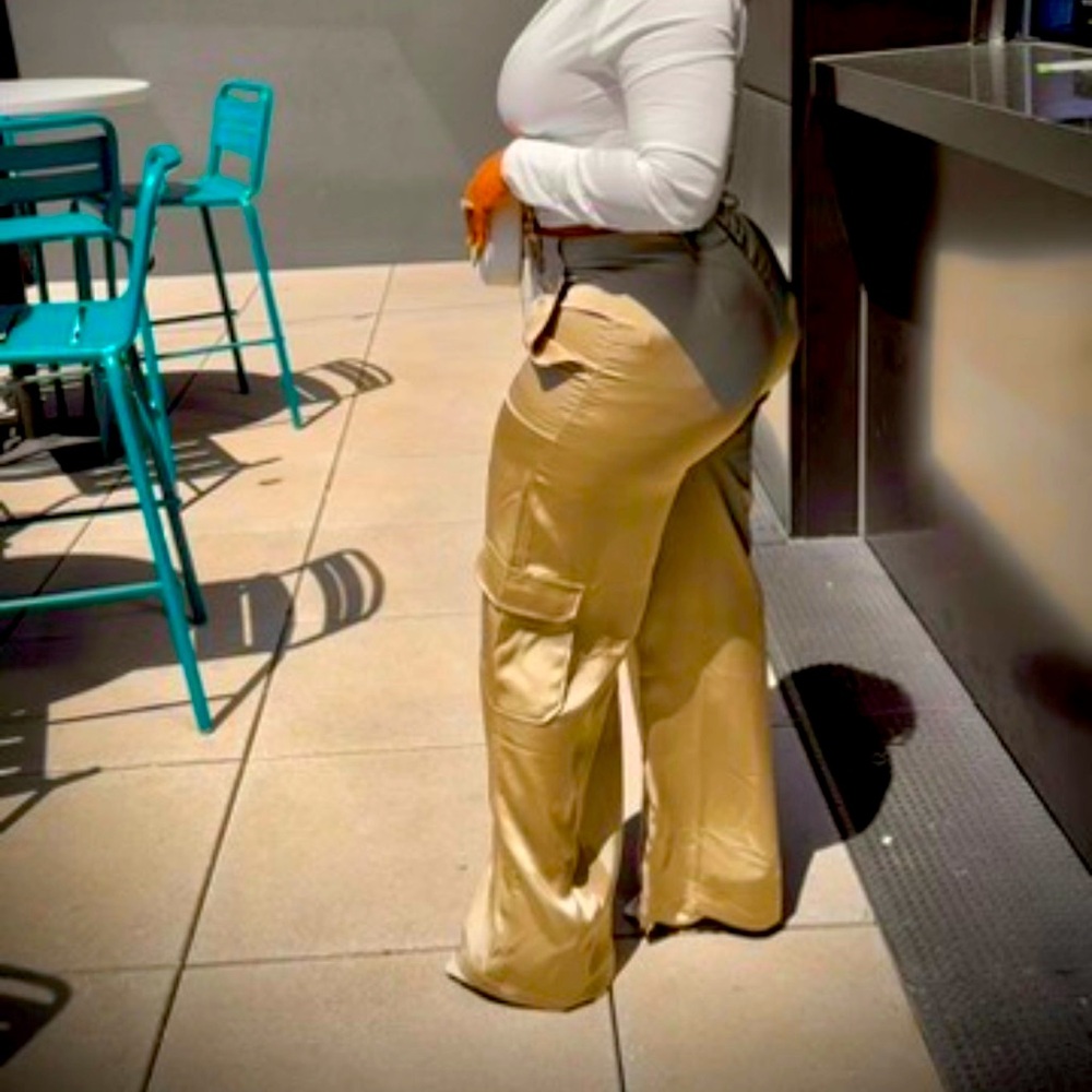 High-Waist Wide-Leg Cargo Pants - Tan